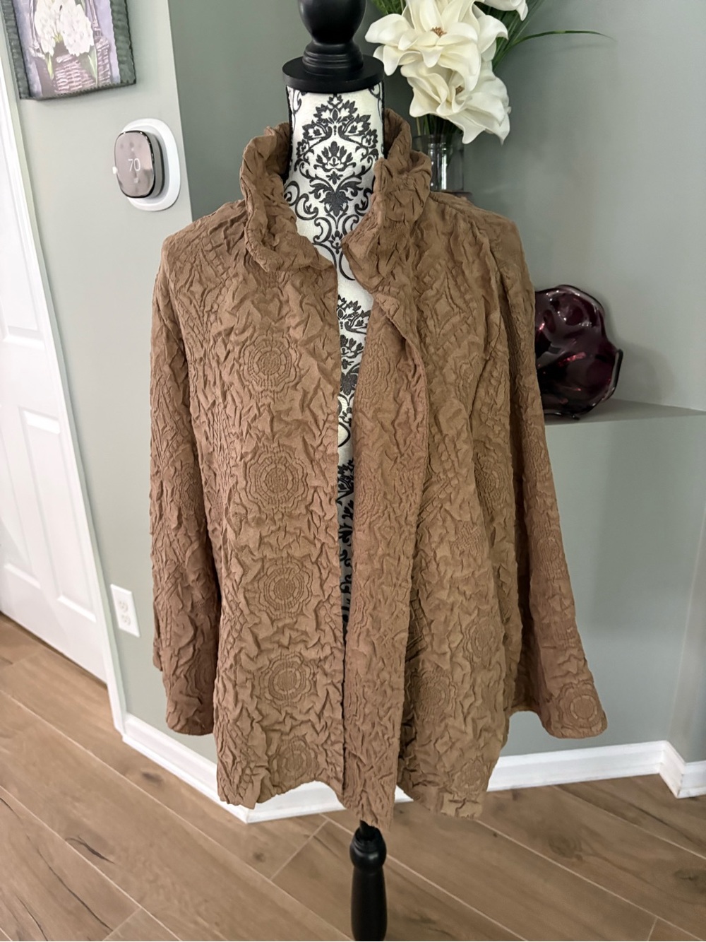 Women’s Textured Open-Front Jacket in Brown
